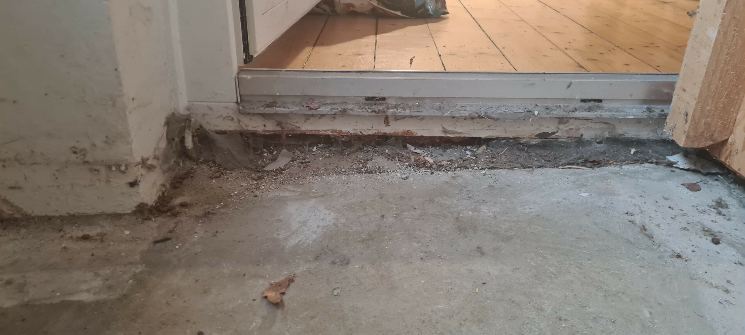 Balkon- Erstellung eines Ablaufes, inkl Abdichtung aus Flüssigkunststoff